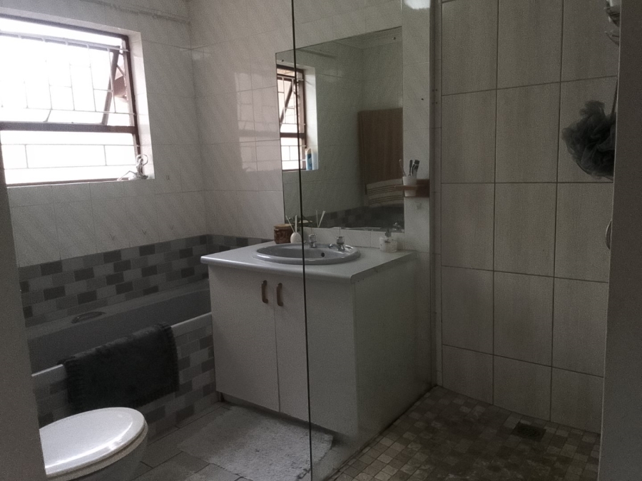 To Let 3 Bedroom Property for Rent in Loerie Park Western Cape